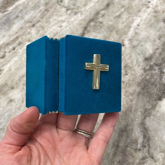 December Birthstone Blue Zircon Cross Necklace Velvet Gift Box - Picture 7 of 10